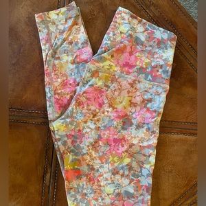 Lululemon Floral print leggings. NWOT sz 6. Too bright for me, and final sake.